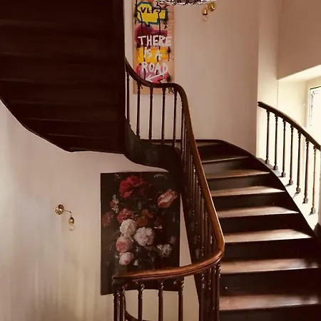 Grimm Проживание в семье *